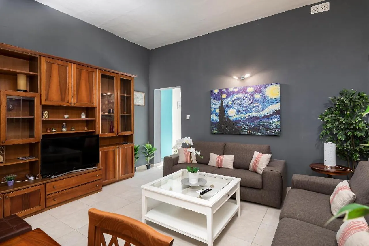 Cosy, Charming 1 Bedroom Maisonette Il-Furjana